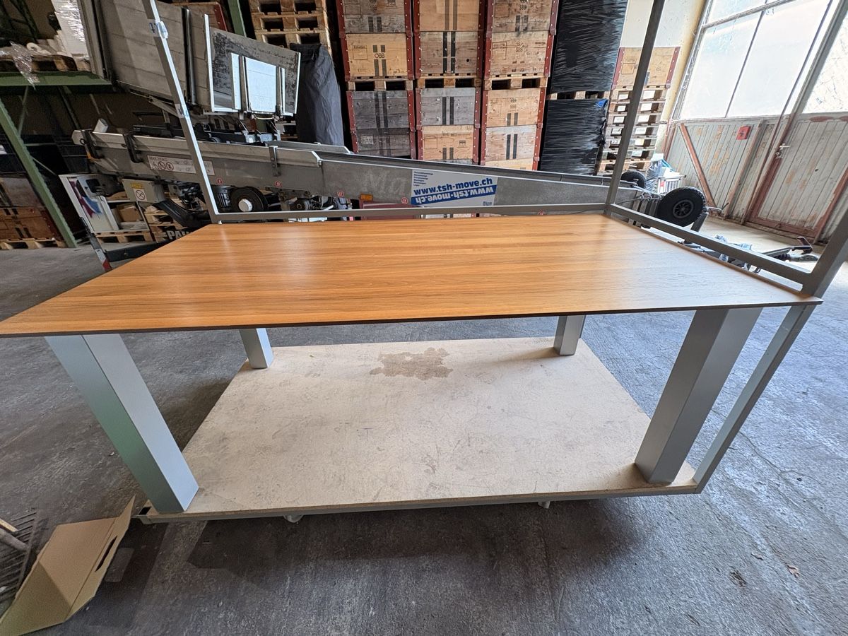 Tavoli: Esstisch mit Holzplatte & Metallbeinen – Usato da Obfelden venduto da Nelia_69