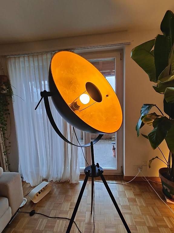 Lampes: Stehlampe zu verkaufen  – D'occasion à Biel/Bienne par fab_d6q6 1