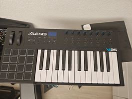Alesis VI25 MIDI Controller