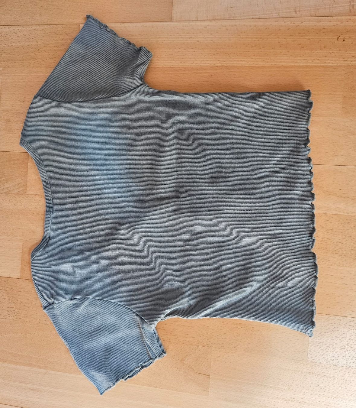 Tops: Graues geripptes Crop Top mit Knöpfen Gr. S – Gebraucht aus Widnau von tim_y9wz 1