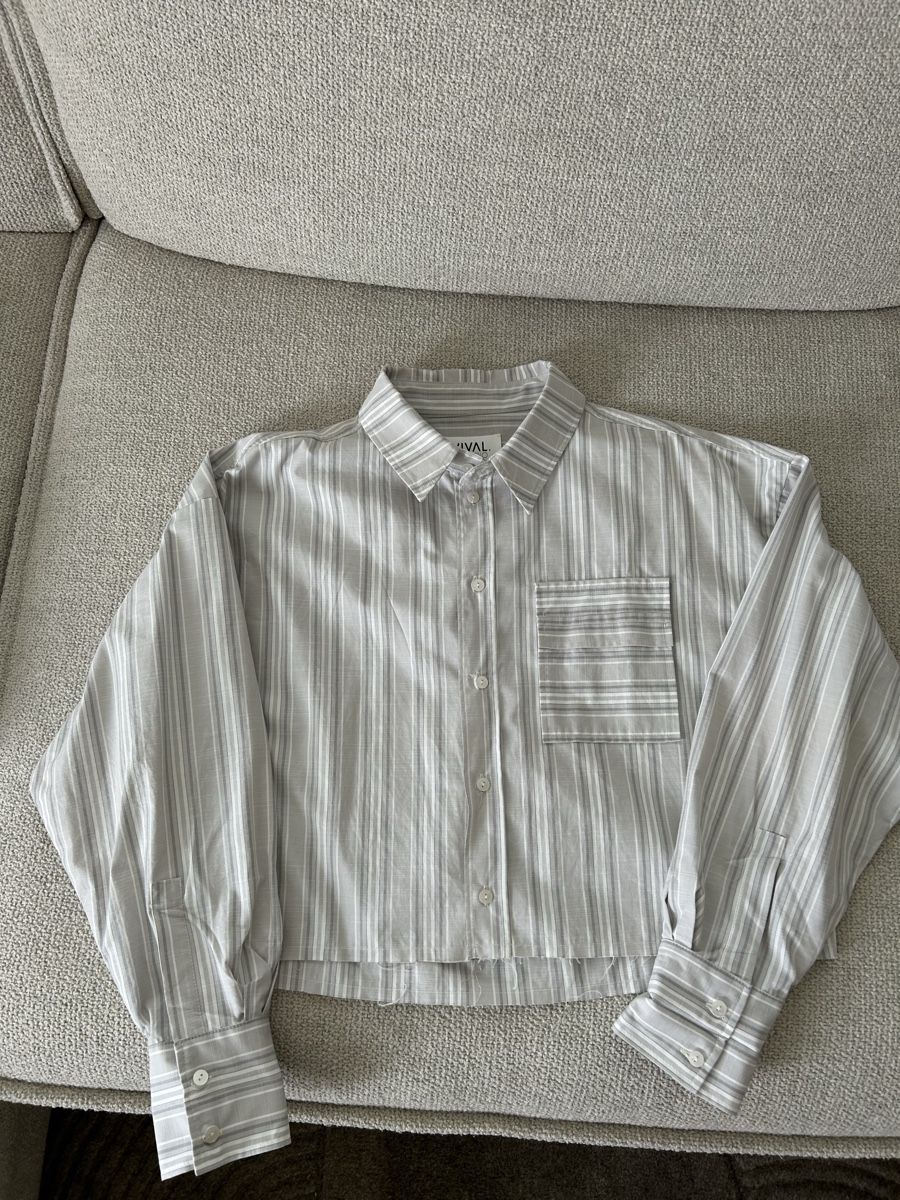 Blusen: Vival Studio Bluse Nola (Grau) - Gr. M – Neu (gemäss Beschreibung) aus Andwil SG von nin_y2zm 1