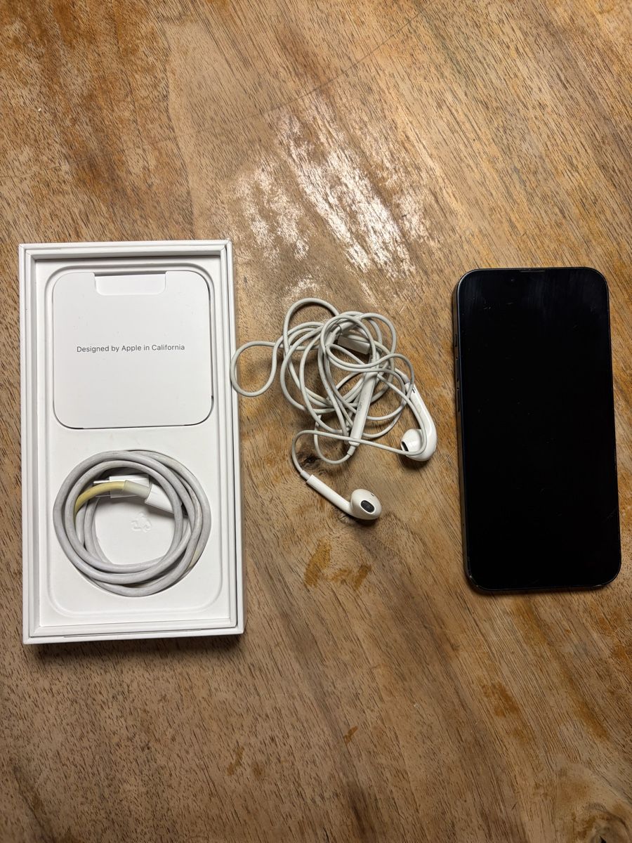 Apple Telefoni cellulari / Smartphones: iPhone 13 256GB Midnight – Usato da Zürich venduto da juanoune 1