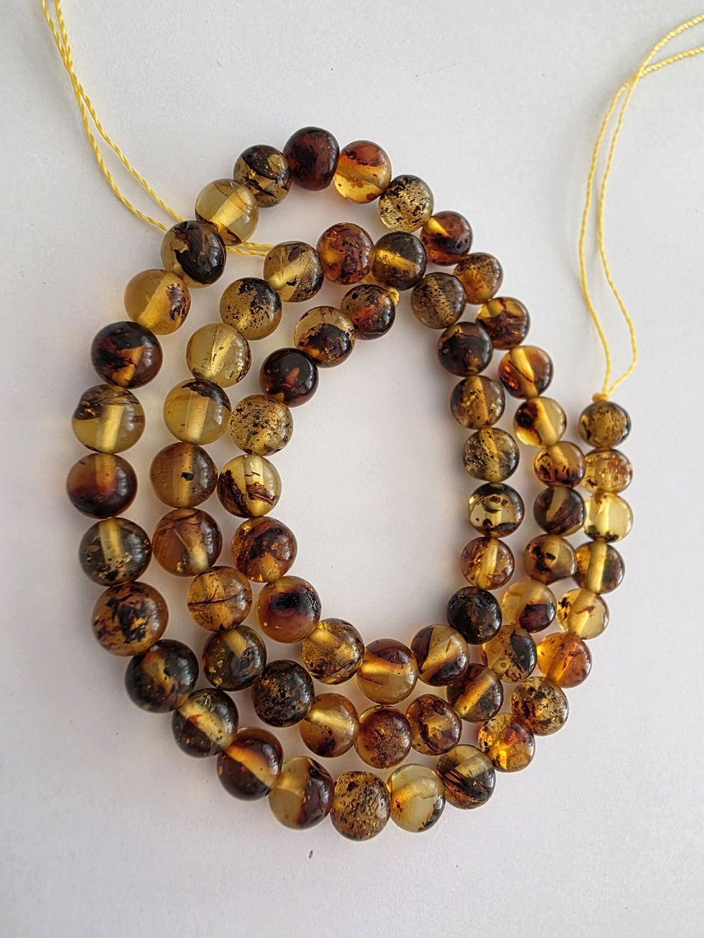 Mineralien & Heilsteine: Bernstein Amber baltisch ca. 6mm. Strang – Neu und originalverpackt aus Menziken von Mirager