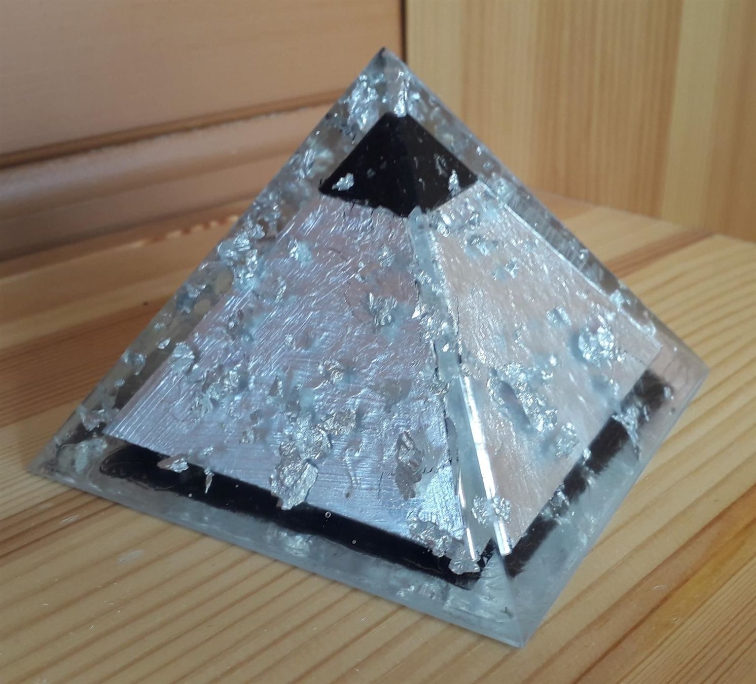 Minerali & Pietre curative: ORGONIT Pyramide Silber + Shungit *Large – Nuovo (secondo la descrizione) da Aeschi b. Spiez venduto da KRONLICHT 2