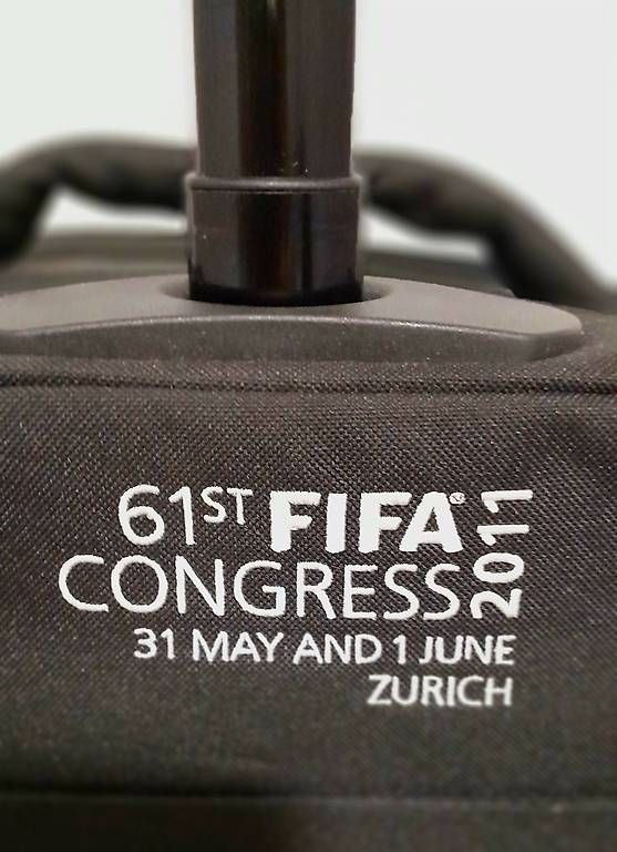 Adidas Reisekoffer: FIFA Adidas Reisekoffer, neu, schwarz – Neu und originalverpackt aus Schwerzenbach von Aura888 1