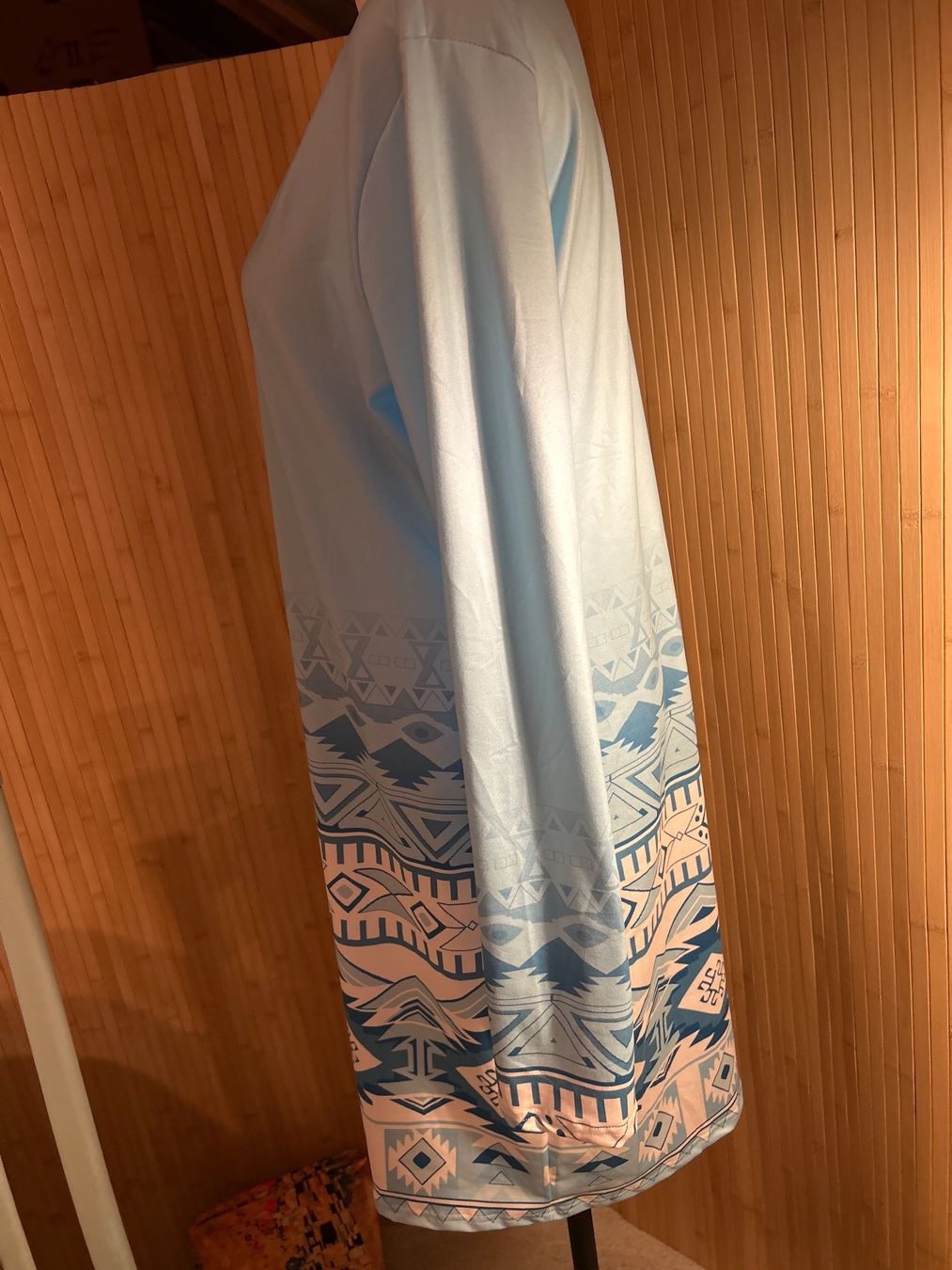 Vestiti: Hellblaues Kleid mit Muster, Grösse L, Top Zustand! – Nuovo (secondo la descrizione) da Bettlach venduto da Aresdiego 1
