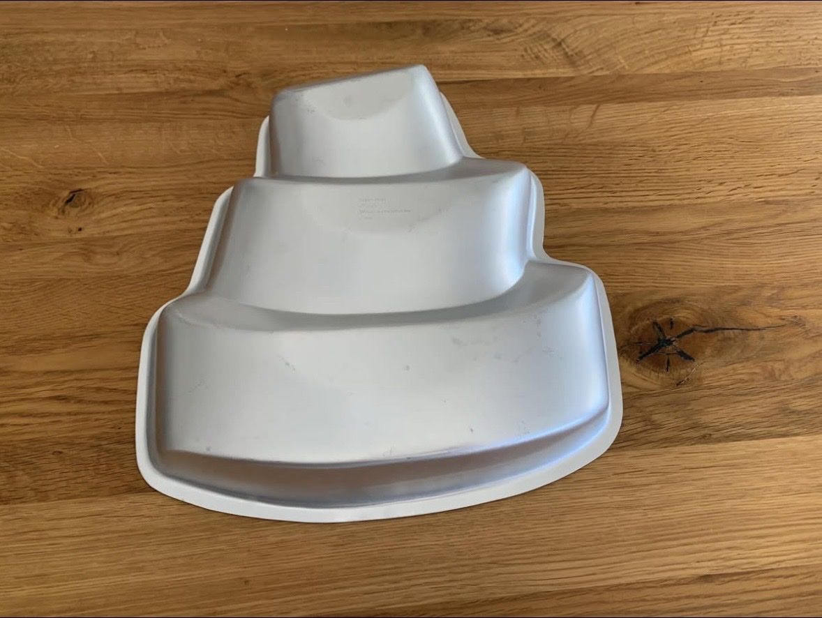 Teglie da forno: Wilton - Topsy Turvy Cakes Pan – Nuovo (secondo la descrizione) da Basel venduto da ira2005