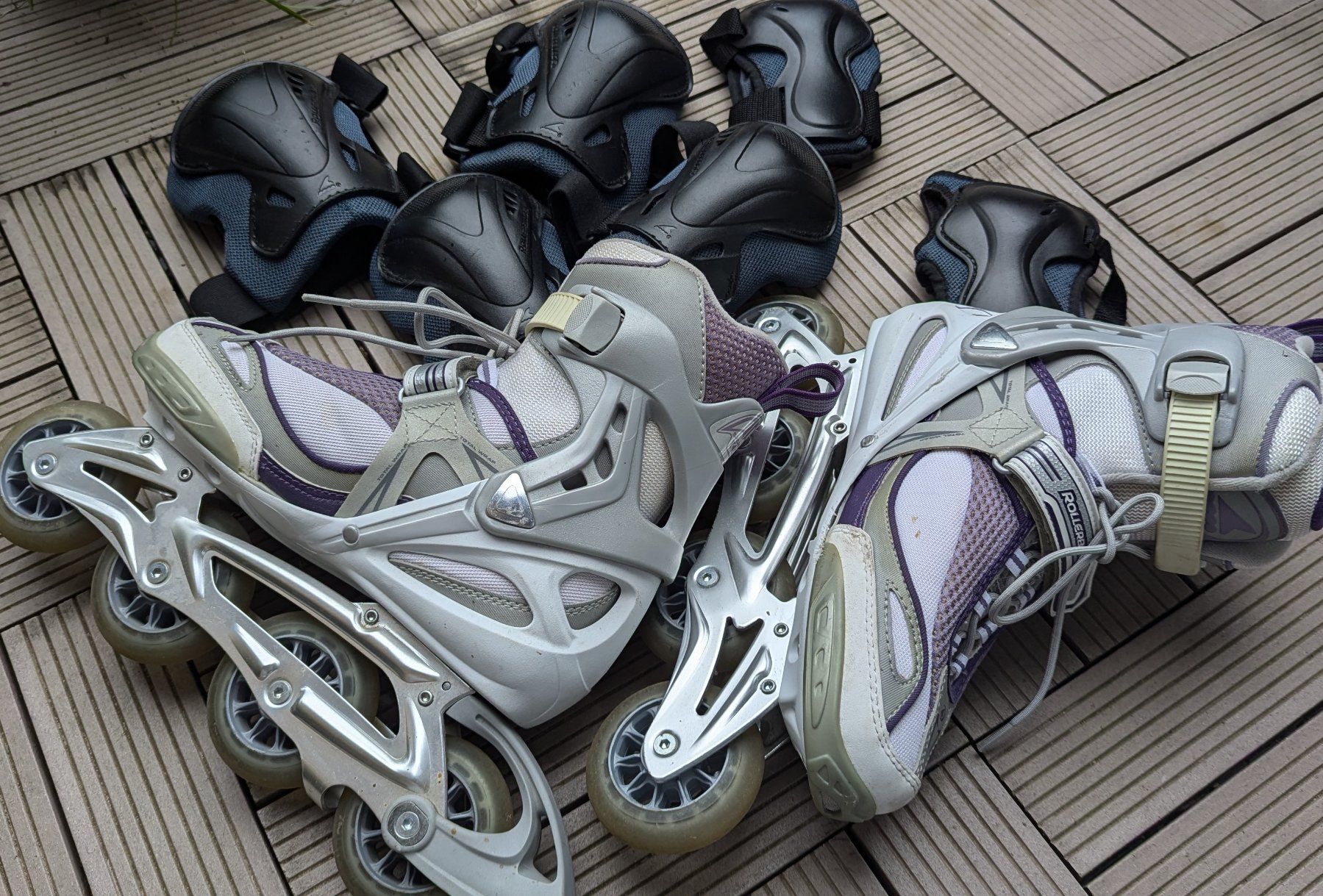 Pattini in linea & Pattini a rotelle: Rollerblades EU 40.5  inklusive Schonerset L – Usato da Belp venduto da Sunny132 5