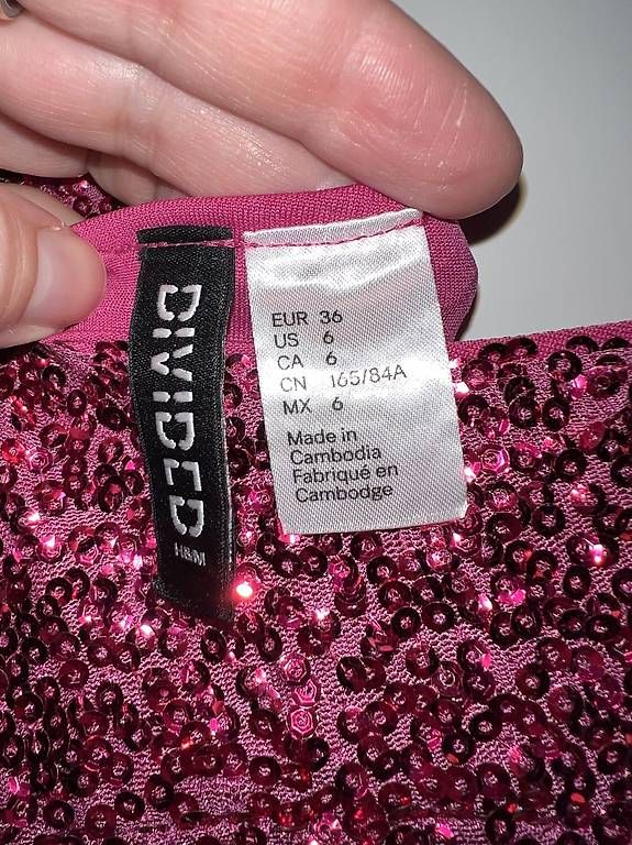 Kleider: Pinkes Paillettenkleid Gr. S – Gebraucht aus Sevelen von ale_v29l 3