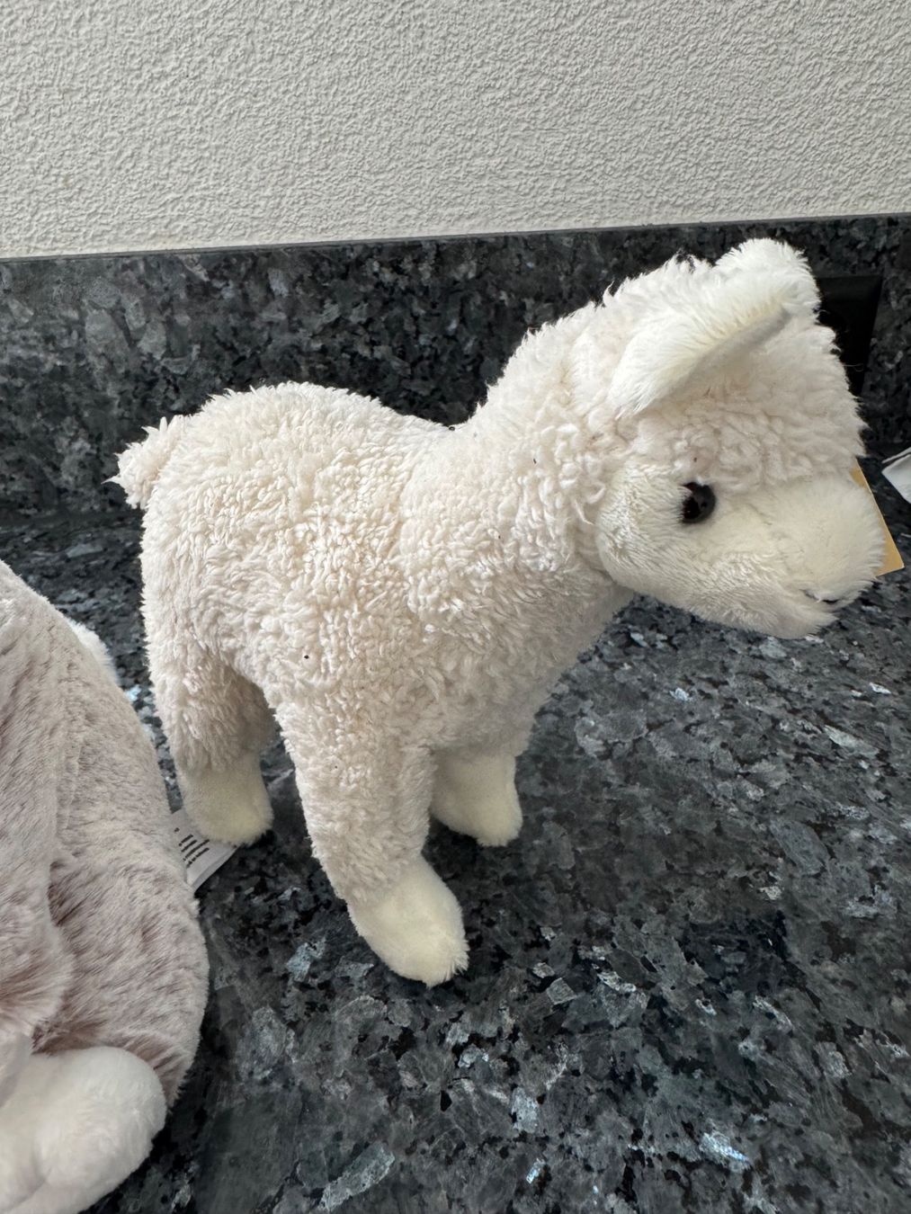 Giocattoli: 2 Plüschtiere Hase und alpaca neu – Nuovo (secondo la descrizione) da Bronschhofen venduto da pgds 2