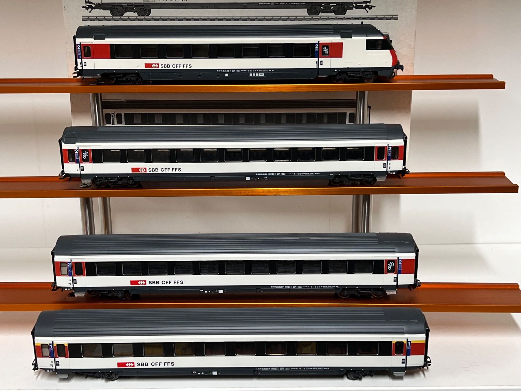 Märklin Modellini di ferrovie: Märklin 42164 SBB InterCity-Design – Nuovo (secondo la descrizione) da Neuenhof venduto da ludovicco 2