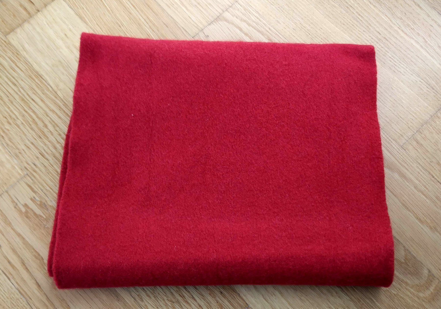 Foulard & Sciarpe: Echarpe rouge (alpaca?) de qualité, chaude & douce – Nuovo (secondo la descrizione) da Carouge GE venduto da for_8yym