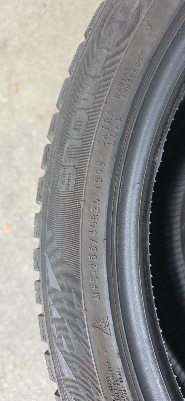 Nokian Pneus & Roues: Winterpneu 255/45/R20 M+S – D'occasion à herzogenbuchsee par jamma01 3