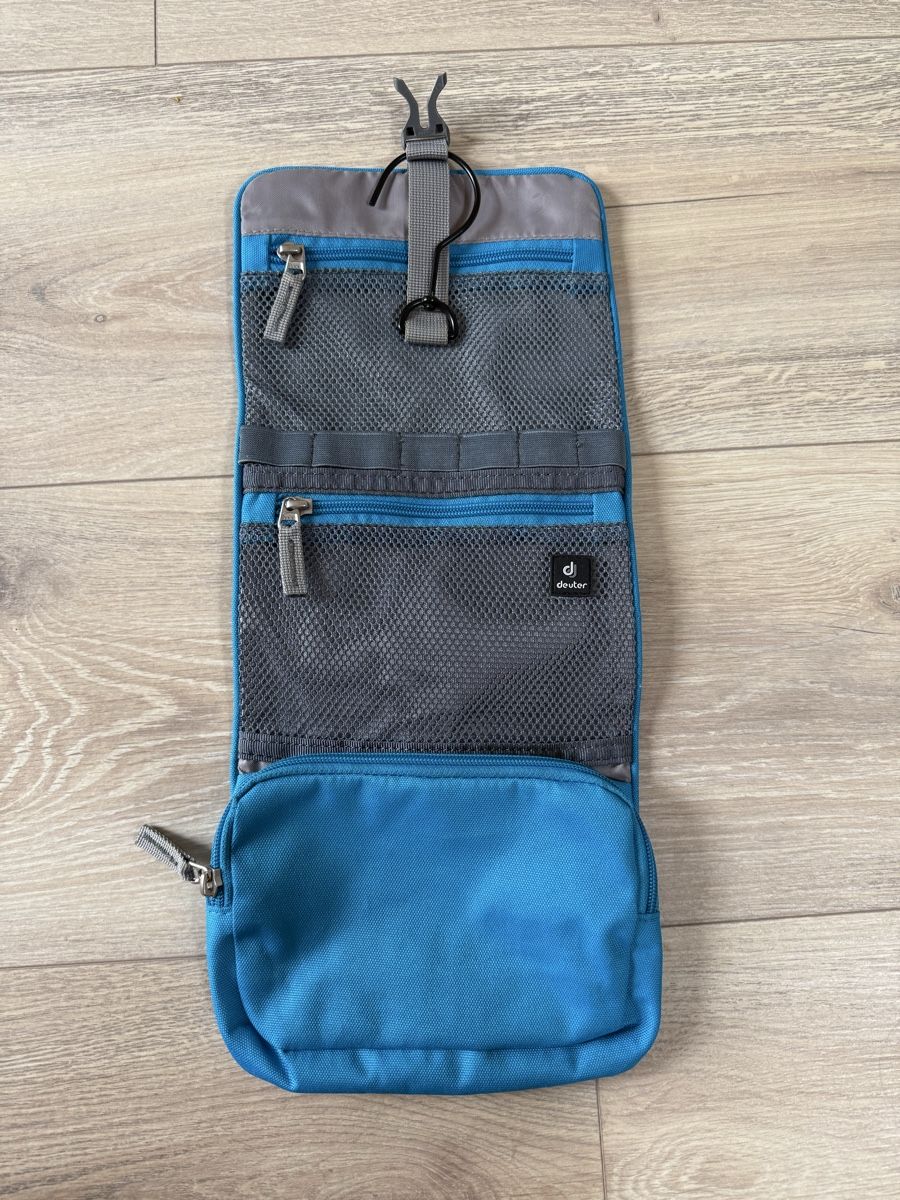Deuter Kosmetikkoffer: Deuter necessaire in blau – Gebraucht aus Sarmenstorf von Nathaliie_21