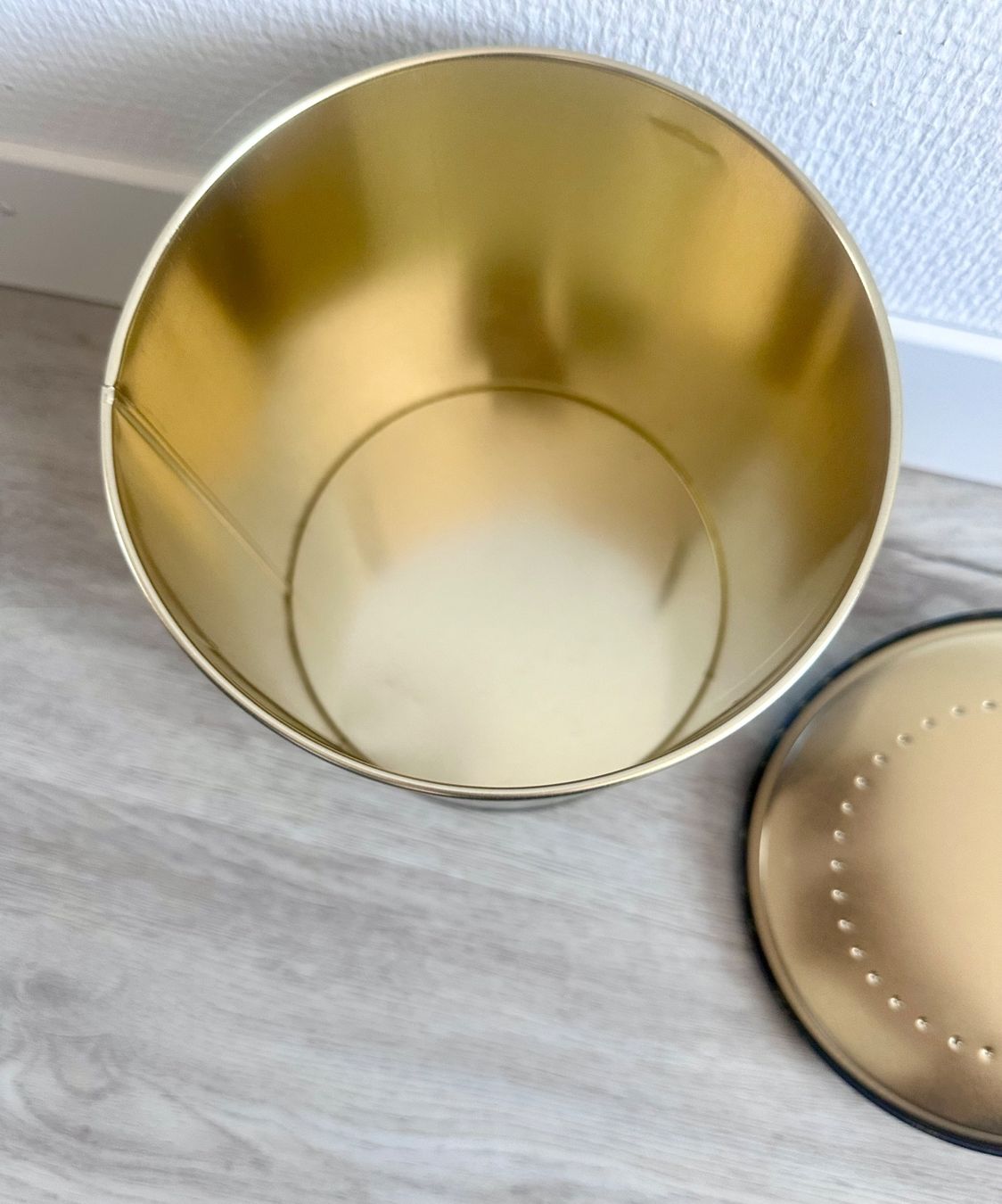 Tutte le decorazioni: Blechdose Keksdose mit Knauf Guezlidose blau gold – Usato da Rickenbach b. Wil venduto da sunneschii_ 3