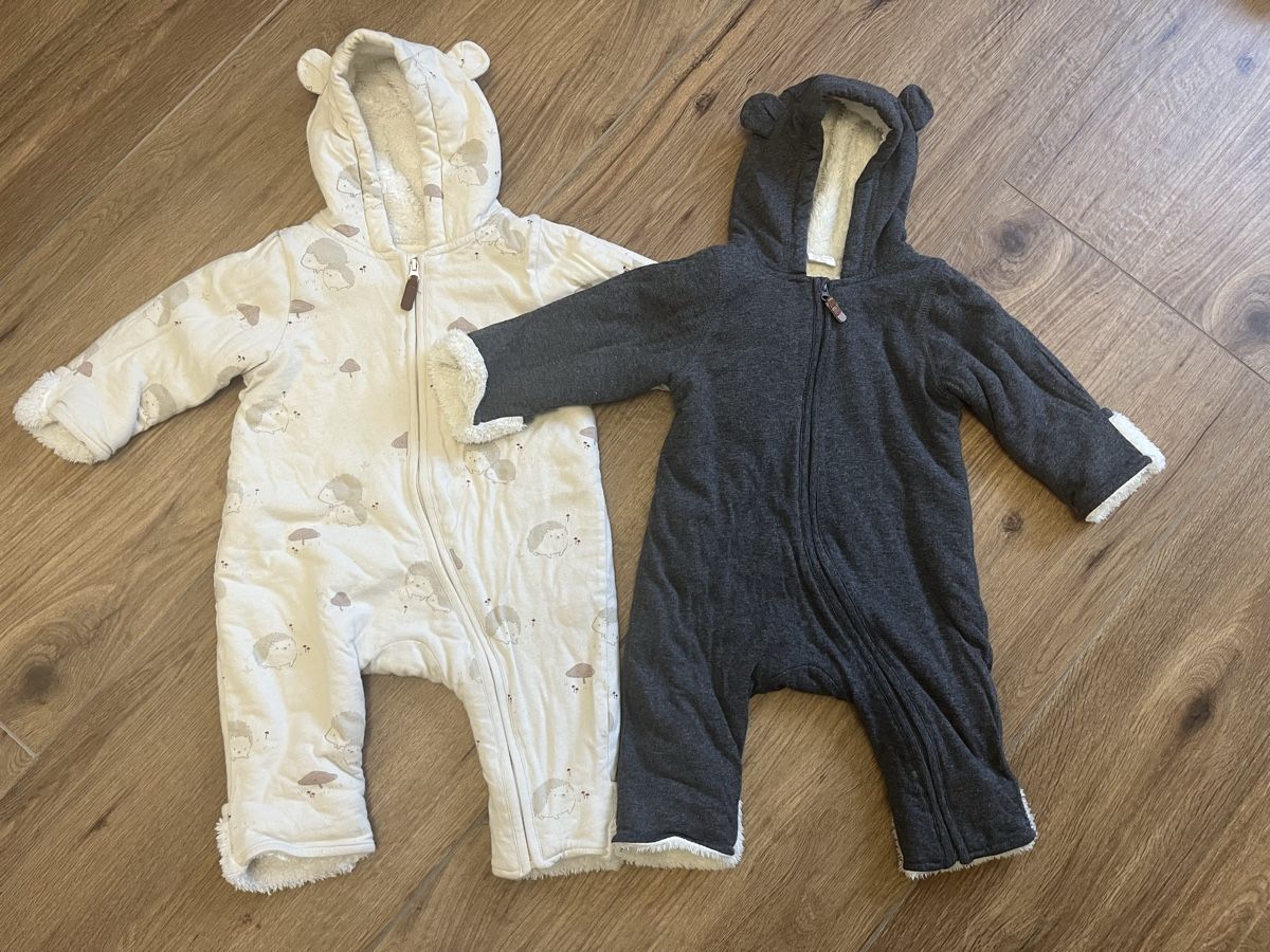 H&M Pagliaccetti: Zwei Frühlingsoveralls Gr. 62 & Gr. 68 – Usato da Lyss venduto da JRLsold