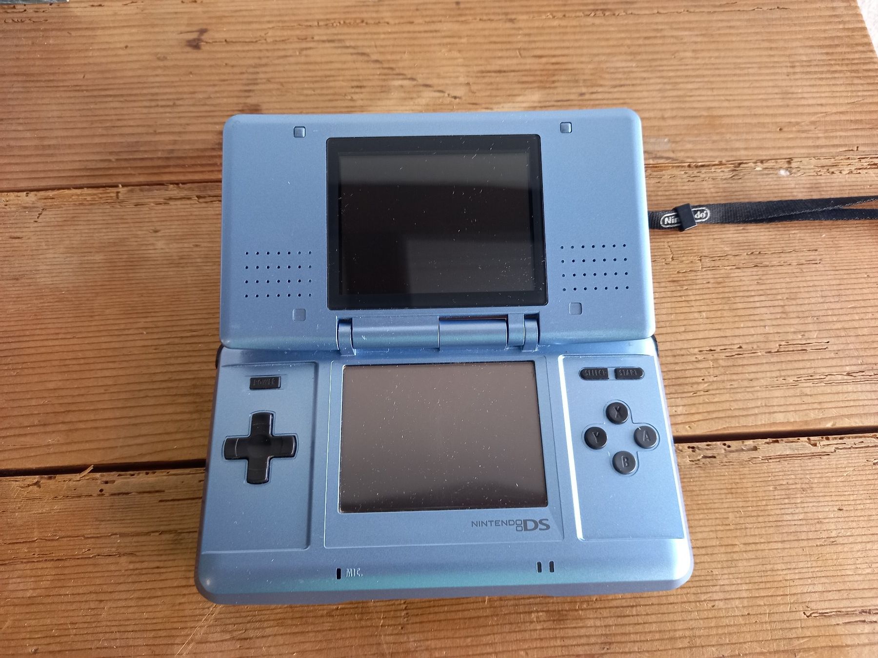Nintendo Console: Nintendo DS Blau mit acadapter – Usato da Prez-vers-Siviriez venduto da Monija70 1