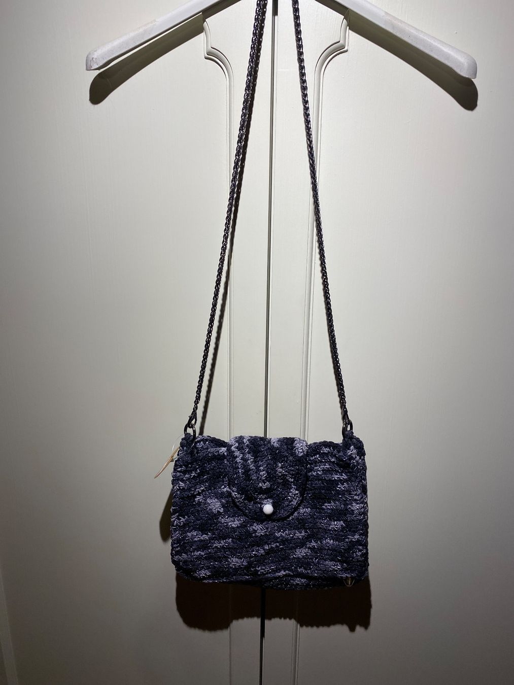 Borse da donna: HANDTASCHE MIT KETTE-BLAUTÖNE,HANDGEMACHT – Nuovo e nell'imballaggio originale da Meienried venduto da ManuelaBoutique