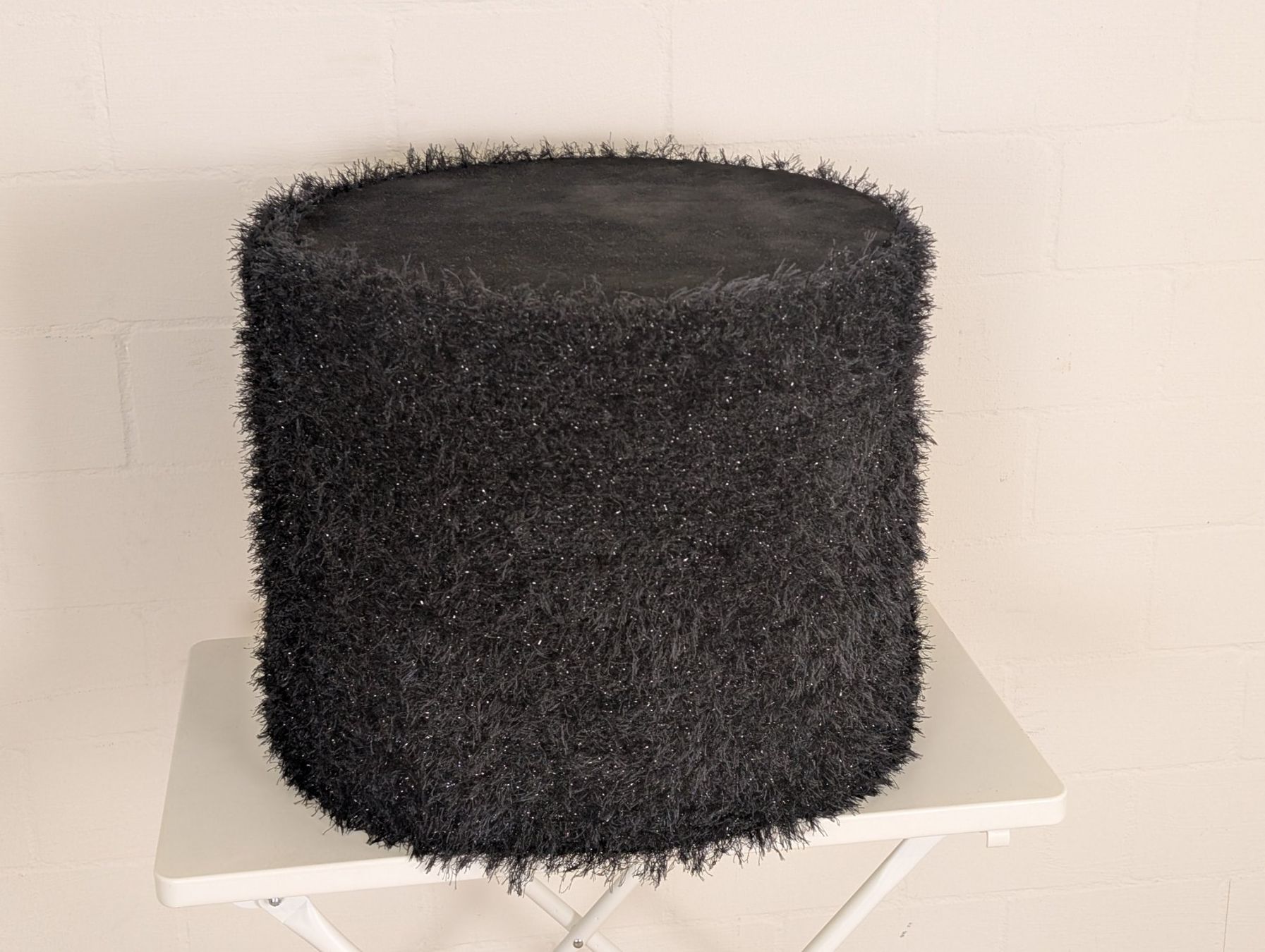 Sgabelli: Jankurtz Rondo Pouf Hellgrau (oder flauschig schwarz) – Usato da Winterthur venduto da Hint17