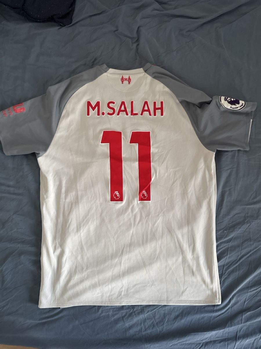 Leibchen & Hosen: Mohammed salah trikot Grösse L – Gebraucht aus zürich von sel_c7gk