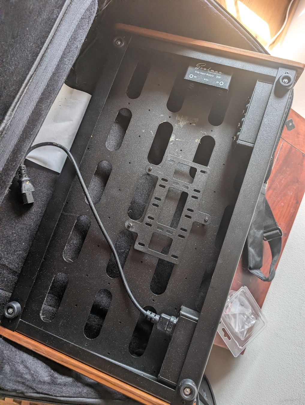 Amplificatori: soulman pedalboard with accessories – Usato da Bonstetten venduto da pancake18 1