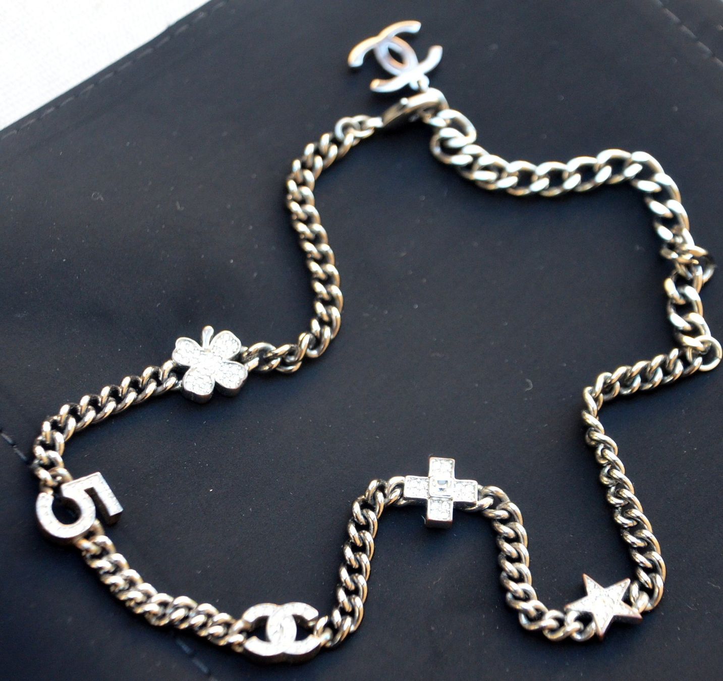 Chanel Catenine: Chanel Halskette /  Collier – Usato da Collonges venduto da arashee 5