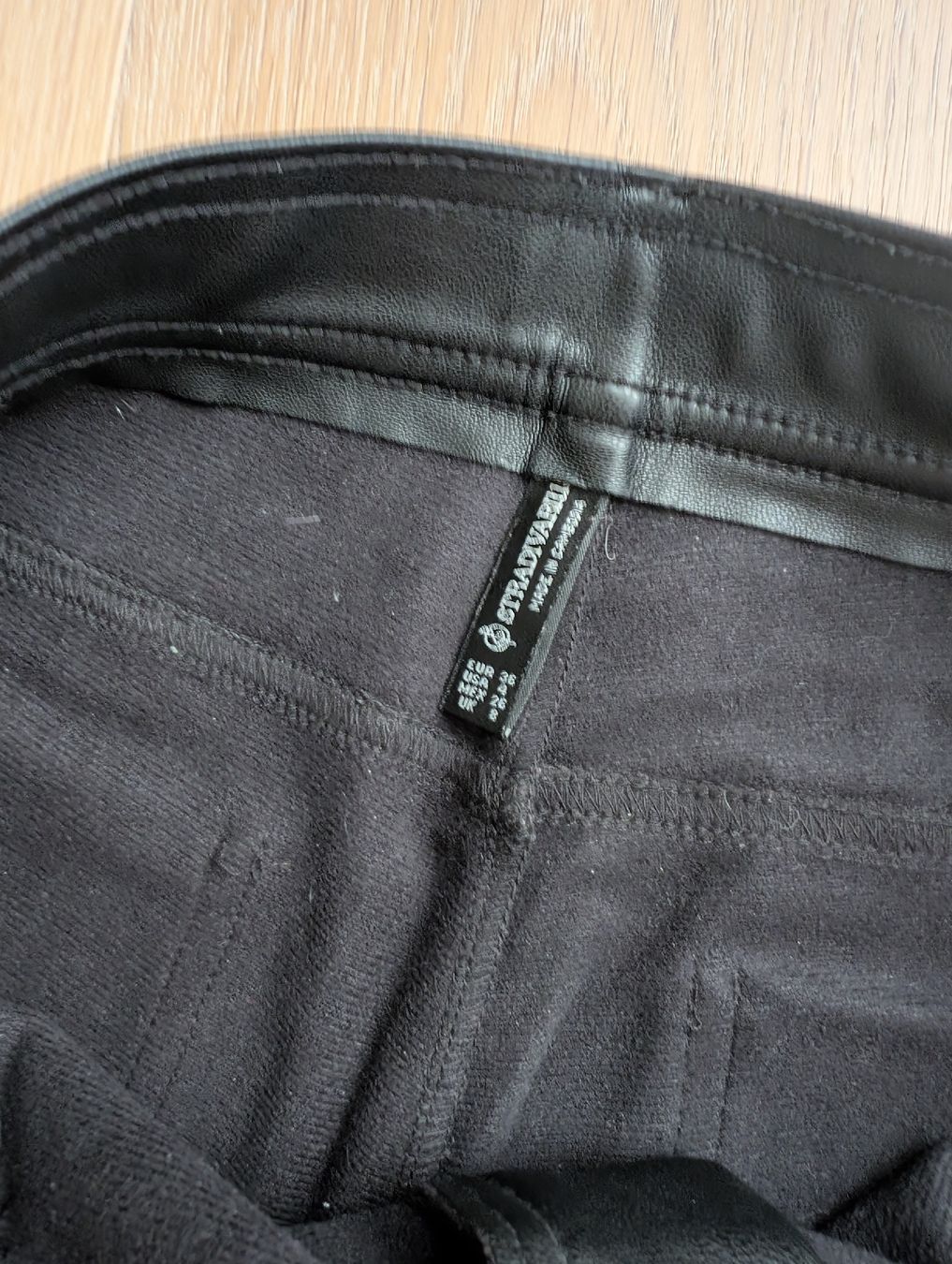 Stradivarius Pantaloni: Thermo Künstleder Hose Gr36 – Usato da Einsiedeln venduto da alegna89 2