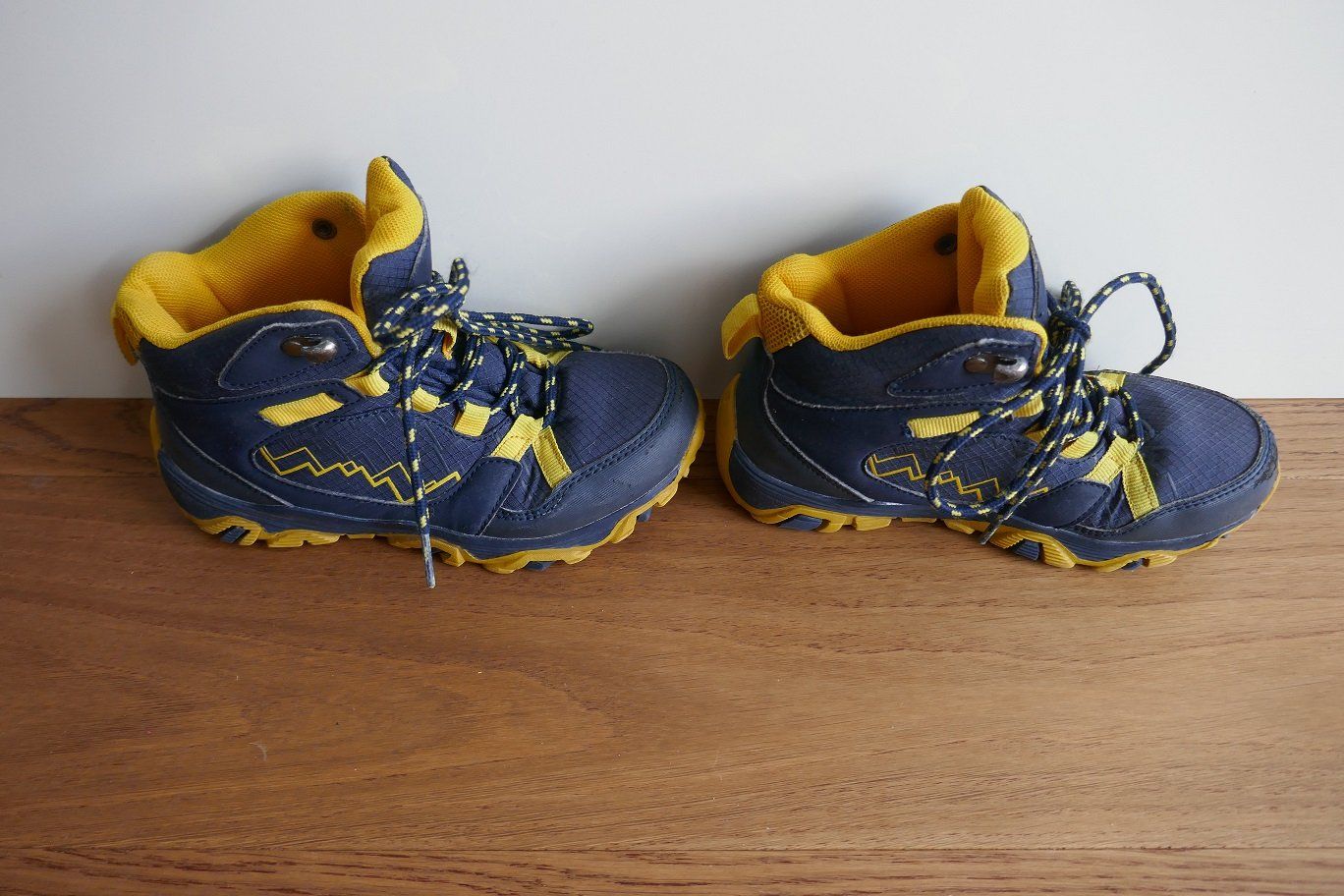 Scarpe per ragazzi: Gelb-blaue Wanderschuhe, Gr. 31 – Usato da Horgen venduto da Feli39 1