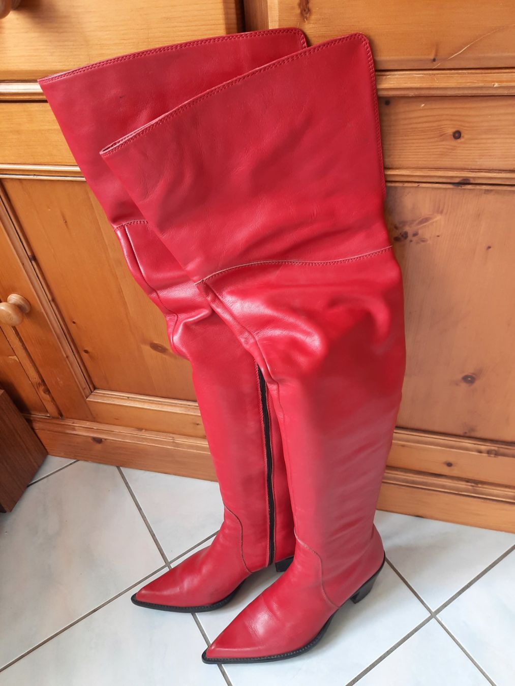 Chaussures femmes: CUISSARDES, en CUIR ROUGE – D'occasion à Le Locle par marylise01 4