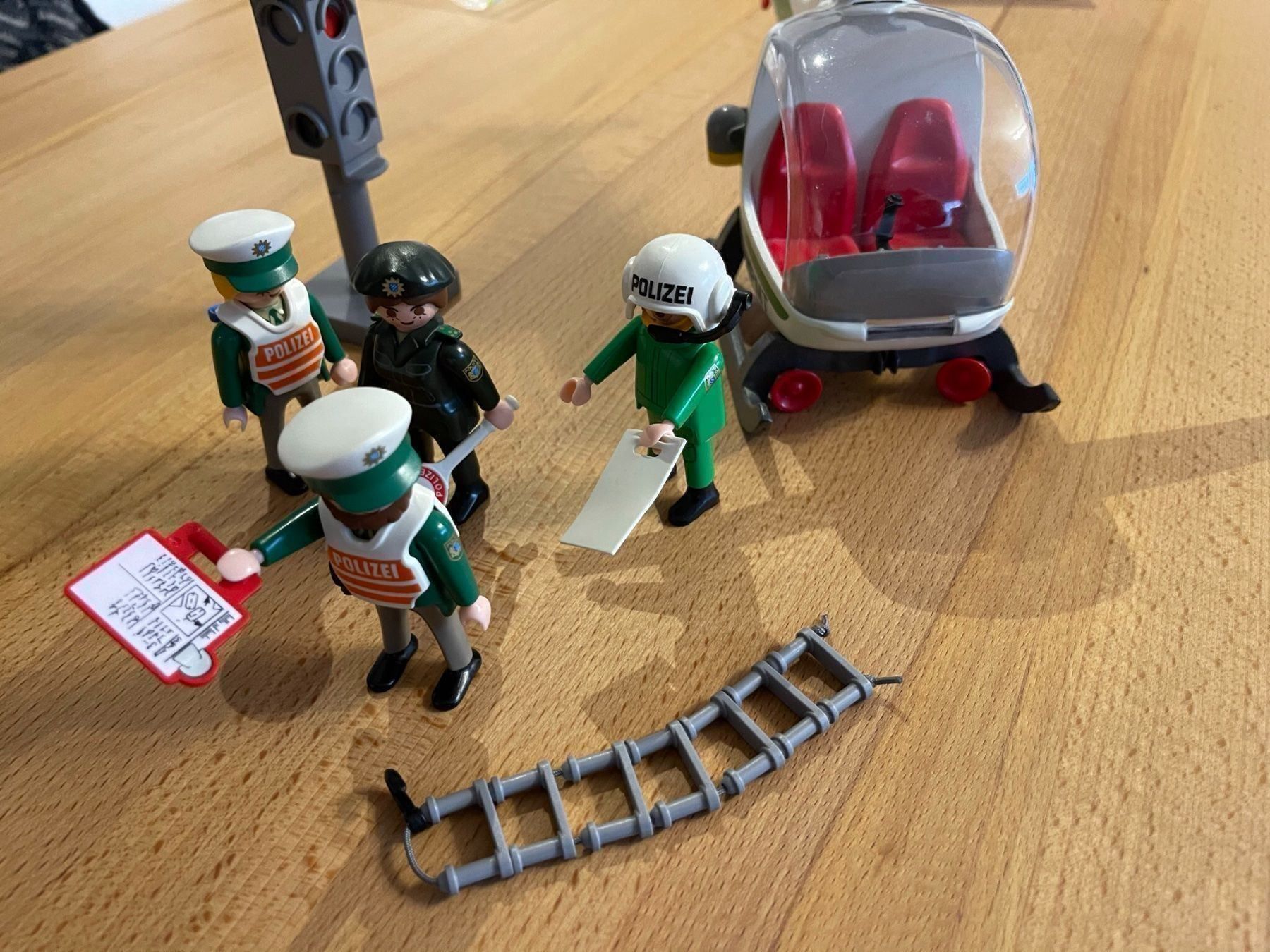Playmobil Giocattoli: Playmobil Polizeihubschrauber 7 Teilig, Set 3907b – Usato da Lufingen venduto da lotzstef 1