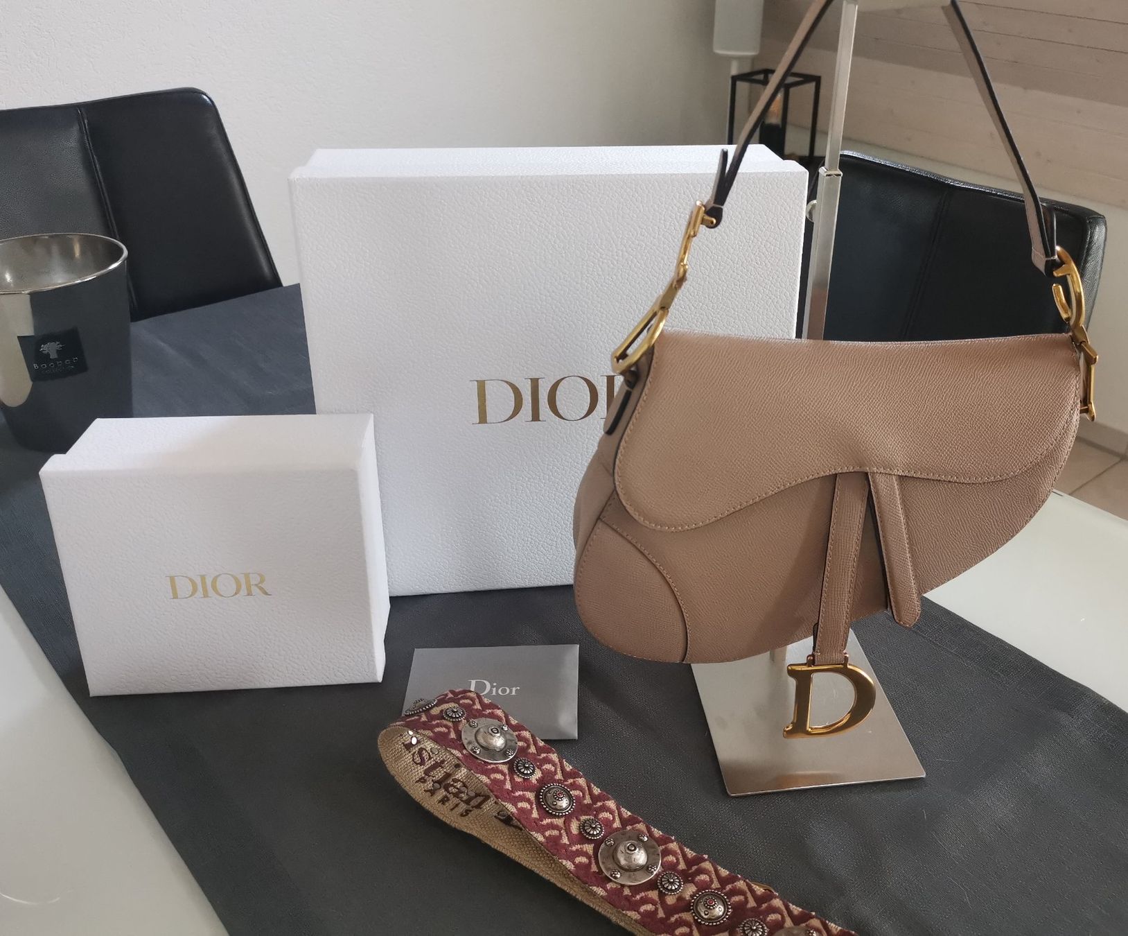 Dior Sacs femmes: Dior Saddle Bag medium mit Guitar Strap – D'occasion à Fehraltorf par freeform2020