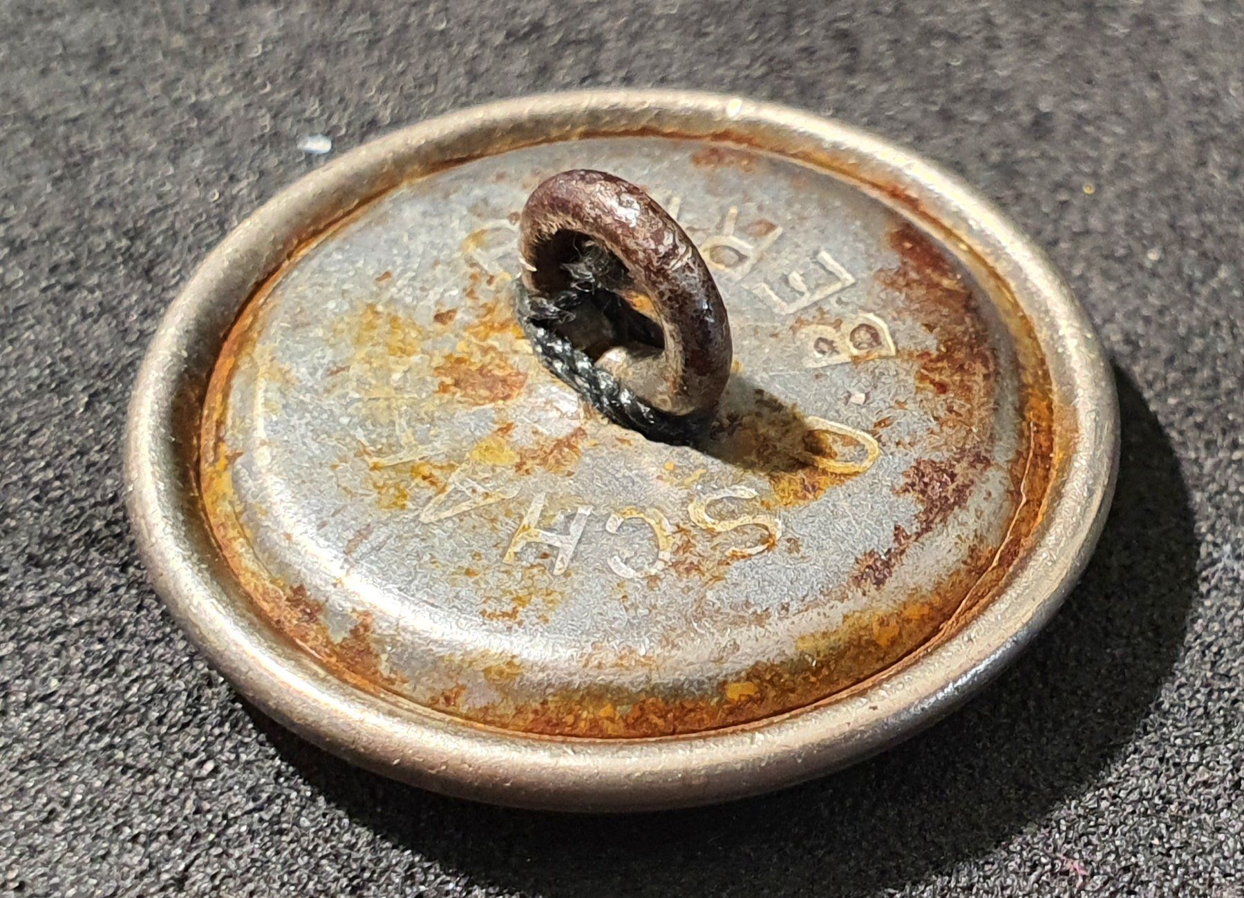Plaquettes & Badges: CC859 - Alter Knopf Schweizerkreuz Militär oder Post PTT – D'occasion à Reinach BL par Boston-Verkauf 1