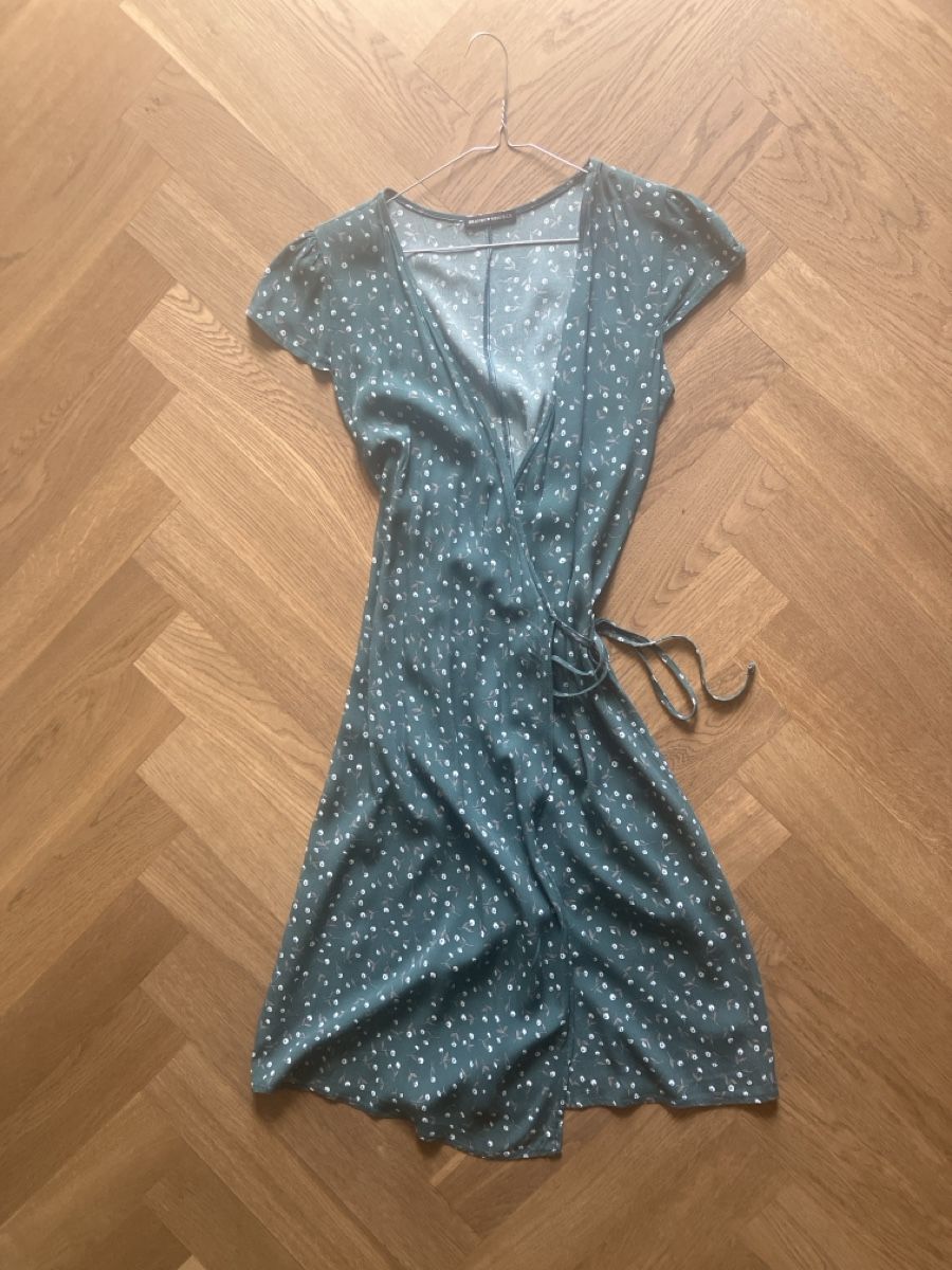 Brandy Melville Vestiti: Wickelkleid von Brandy Melville – Usato da Bern venduto da ann_v2kg