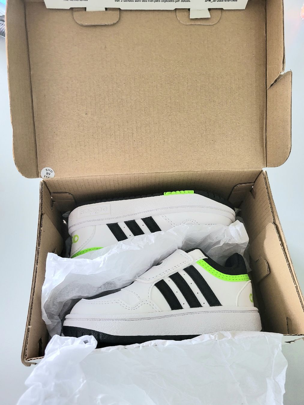 Adidas Schuhe für Jungen: Adidas Schuhe Gr. 24 NEU & Originalverpackt – Neu und originalverpackt aus Ballwil von Qws_hy777 1