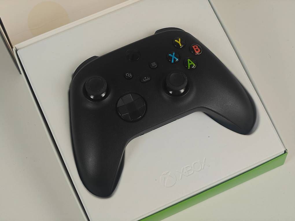 Microsoft Manettes: Xbox Wireless Controller Carbon Black - mit OVP – D'occasion à Seon par mrwolfie 1