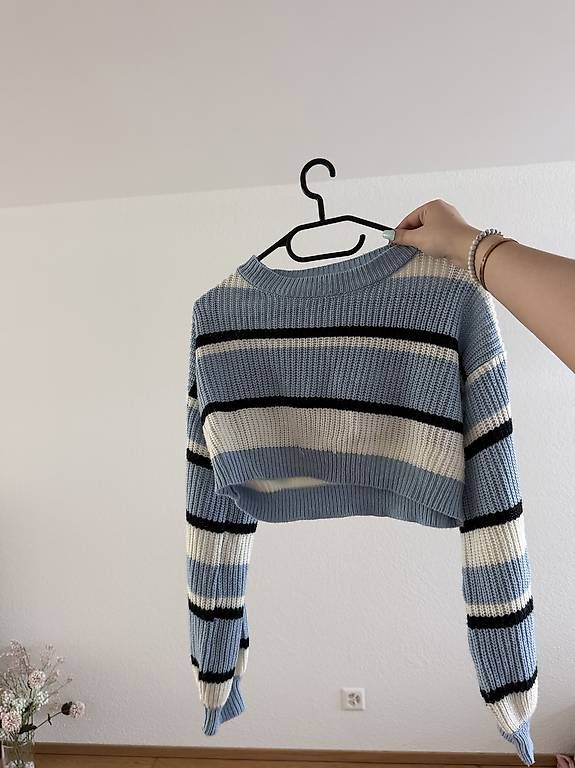 Maglioni & Felpe: GESTREIFTER STRICKPULLOVER CROPED – Usato da Niederhasli venduto da agn_28zq