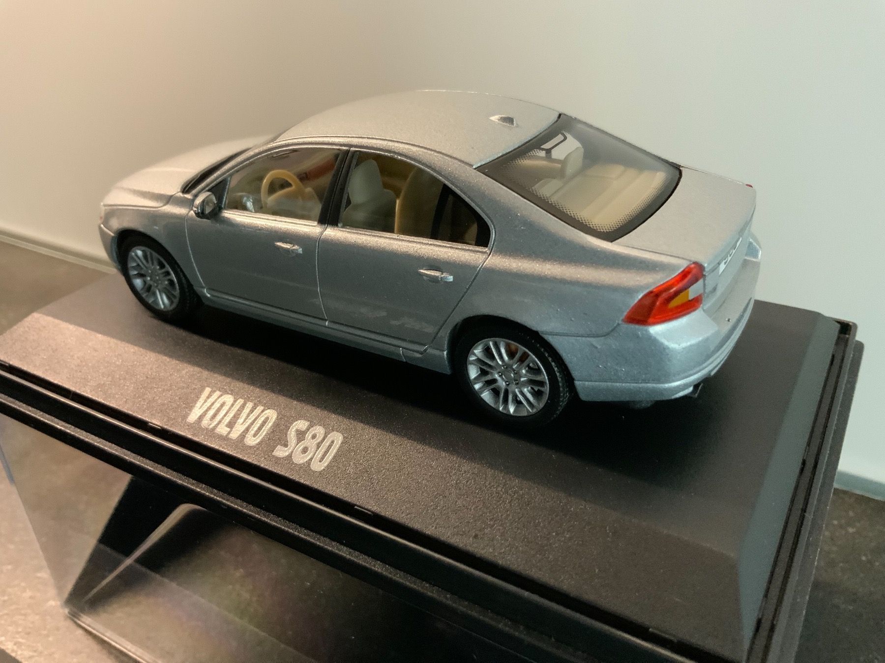 Volvo Modellautos: VOLVO S80 im Massstab 1:43 – Neu und originalverpackt aus Erlenbach im Simmental von Model_box 3