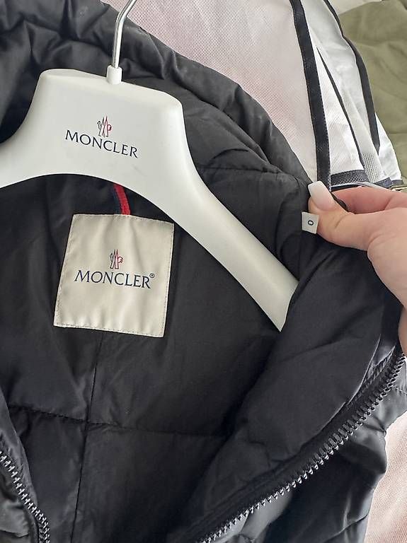 Gilet & Giacche: Moncler Weste/Gilet  – Usato da Wallisellen venduto da van_7rhj 2