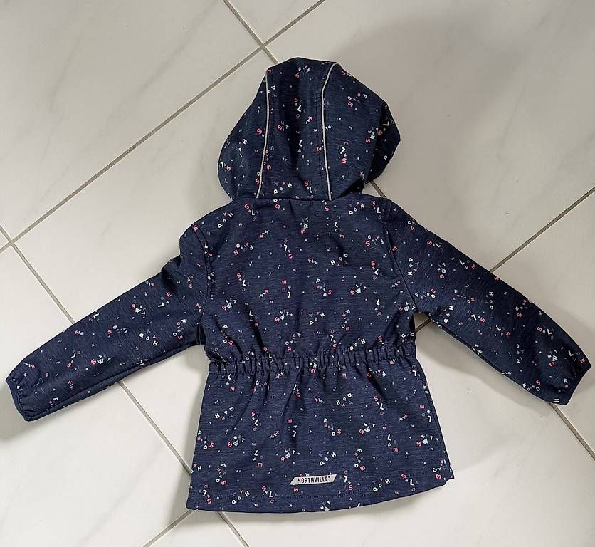 Vestes & Manteaux: Neu: Jacke Softshell Mädchen Grösse 98 – D'occasion à Innerberg par shopp 1