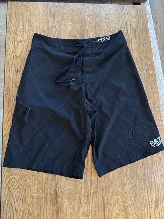 Billabong Badeshorts Grösse 33