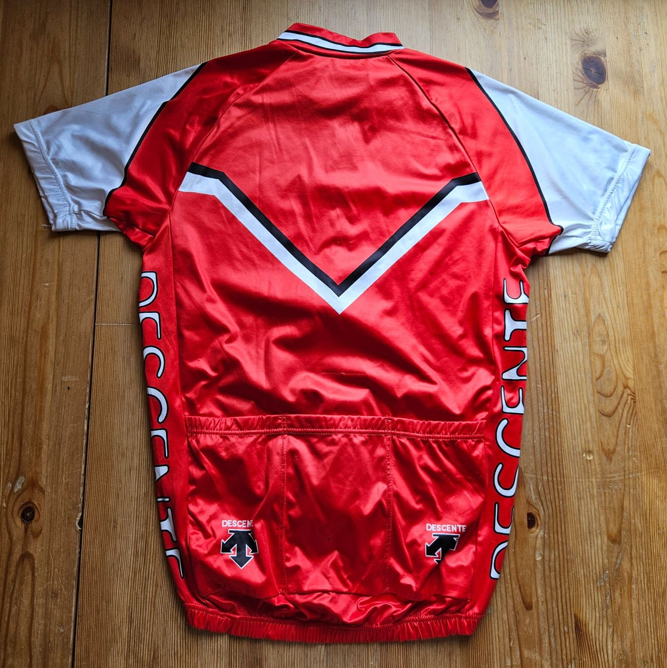 Leibchen & Hosen: Radtrikot Descente Gr. S Velo Radsport Trikot – Gebraucht aus Hägglingen von United-Village-Trade 5