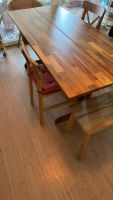 solid wood dining table - like new