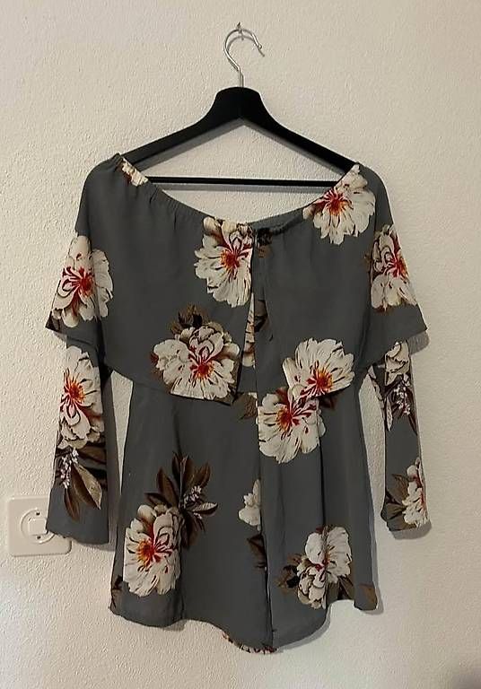 Tute: Sommerlicher Blumen-Romper, schulterfrei, Gr. S – Usato da Schlieren venduto da jul_yrw7 2