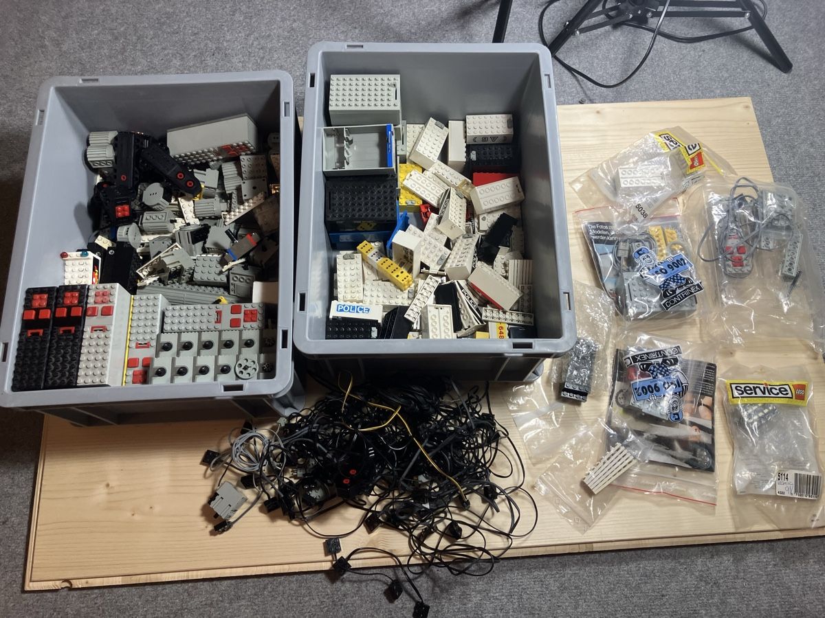 Lego Kit di costruzioni: Grosses Konvolut Lego Elektrik – Usato da Luzern venduto da windundsichtschutz