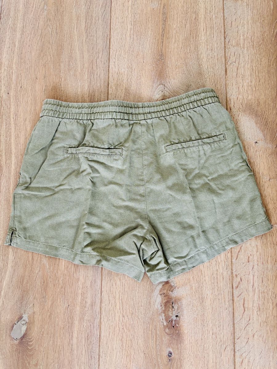 H&M Pantaloni: H&M Shorts Grösse 38 - Khaki  – Usato da Ennetbürgen venduto da Evelyne_G 1