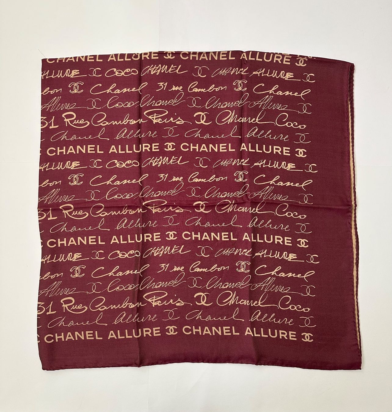 Chanel Foulard & Sciarpe: CHANEL twill silk scialle – Nuovo (secondo la descrizione) da Pregassona venduto da Reluxuryspace