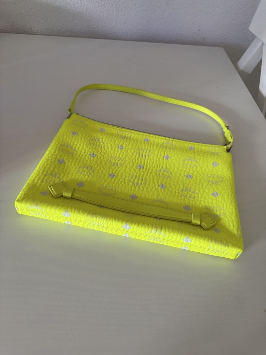 Mcm Borse da donna: MCM Flo Shopper Hologram Medium Neon Pink – Usato da Oberglatt ZH venduto da jul_nhy7 6