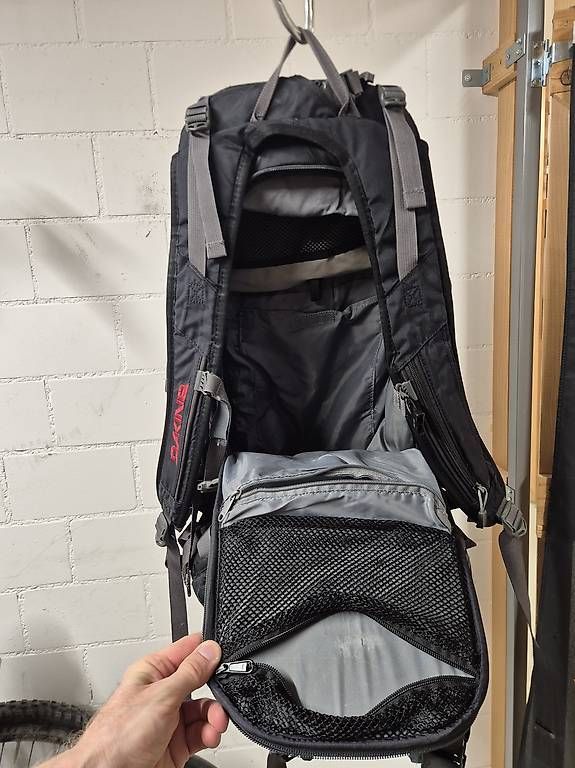 Zaini: Dakine mountaineering bag 40L – Usato da Zürich venduto da AeroPiero 2
