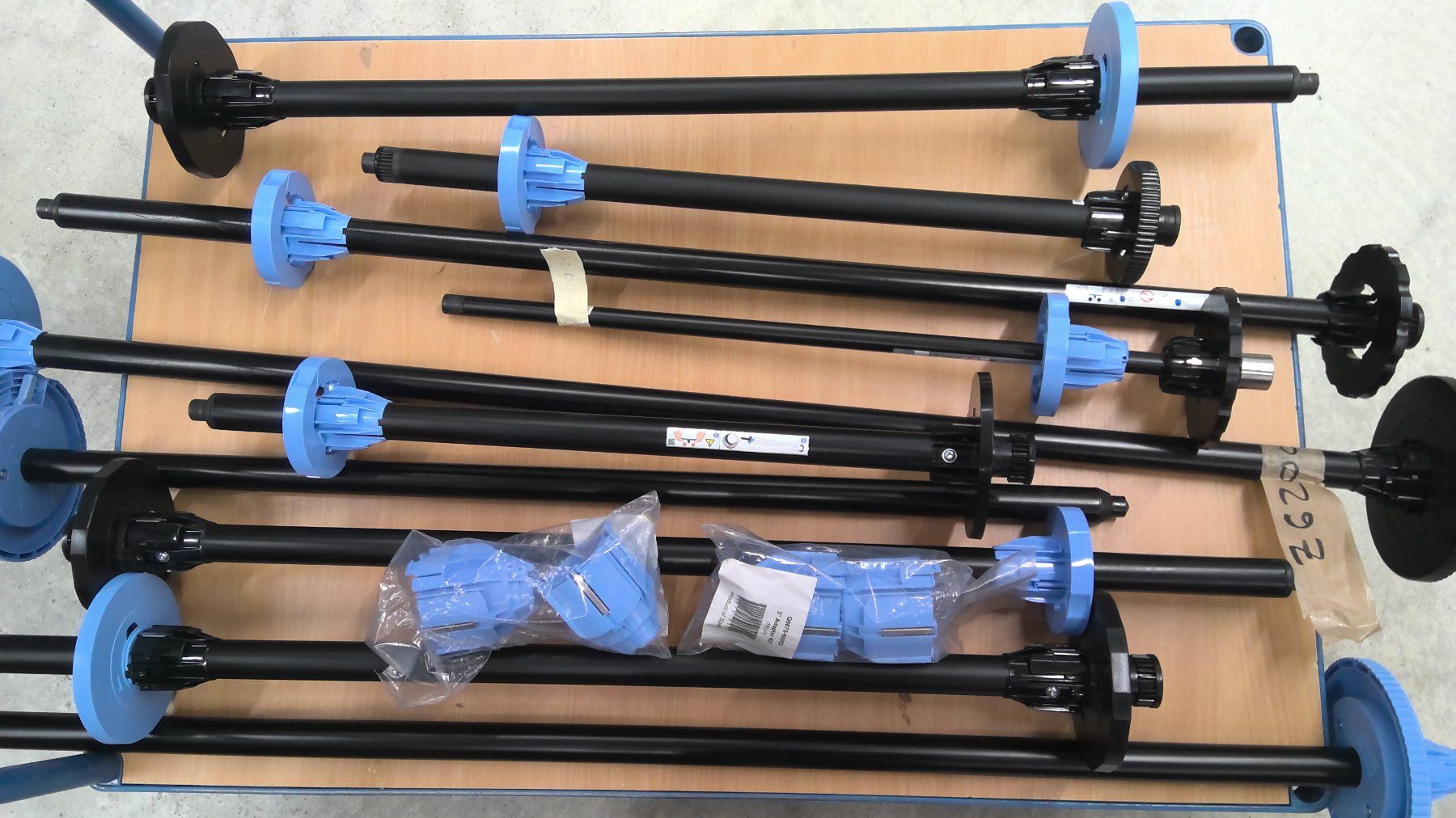 Hewlett Packard Stampanti: Diverse HP-Papierspindeln für Plotter + 3" Spindeladapter – Usato da Fehraltorf venduto da loremgmbh