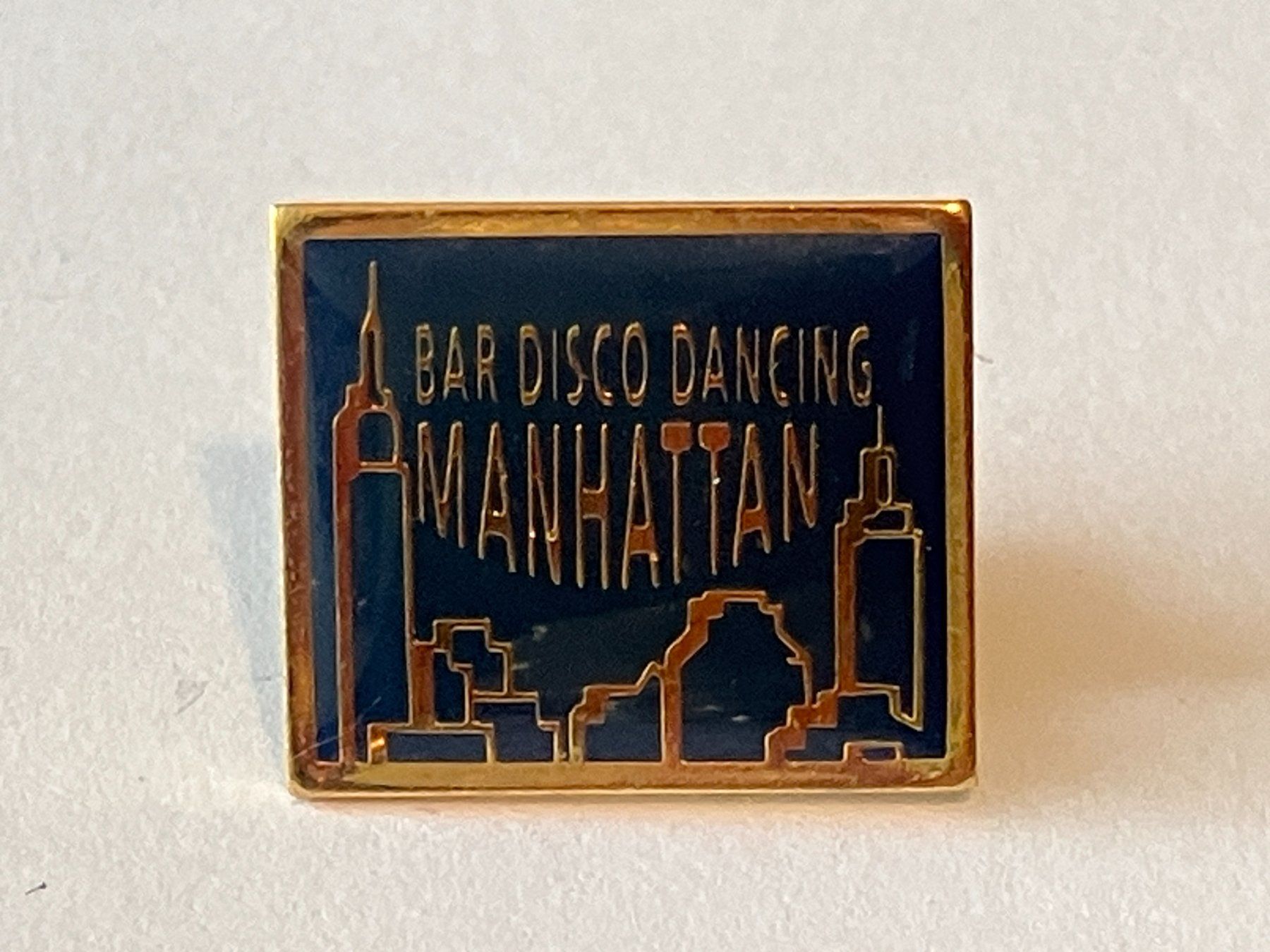 Placchette & Badge: 1 Pin Bar Disco Dancing Manhattan – Usato da Basel venduto da djwwpp